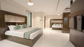 Junior-Suite, 2 Queen-Betten | 1 Schlafzimmer, hochwertige Bettwaren, Schreibtisch