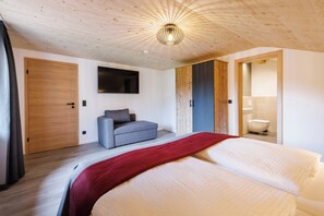 5 bedrooms, bed sheets