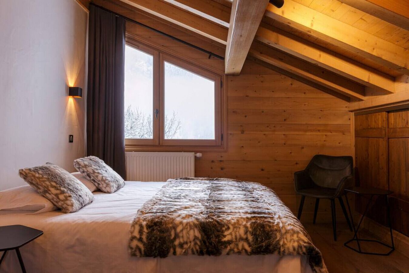 4 bedrooms, iron/ironing board, travel cot, free WiFi