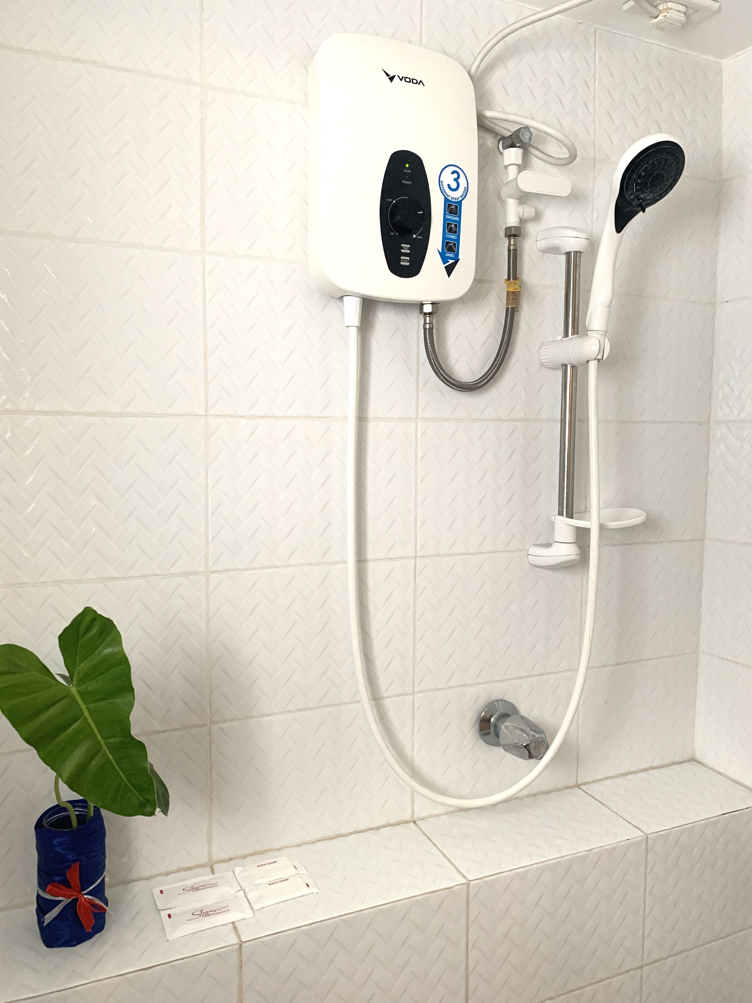 shower, rainfall showerhead, bidet, towels