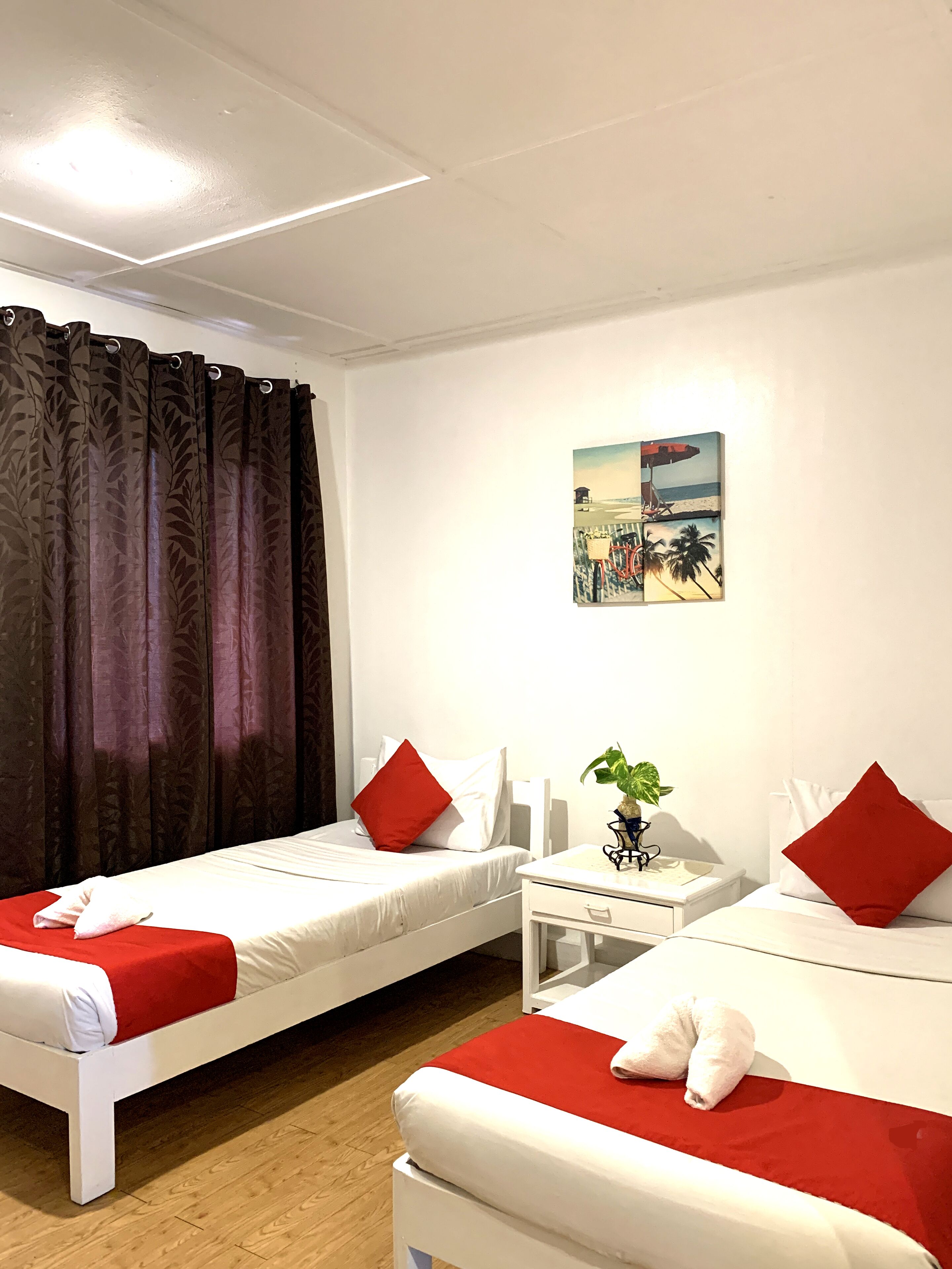 deluxe twin room | desk, rollaway beds, free wifi, bed sheets