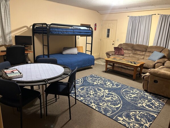 4 quartos, Wi-Fi, roupa de cama, acesso para cadeiras de rodas
