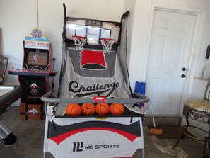 Game room - The Frazier Mansion (Frazier Park)