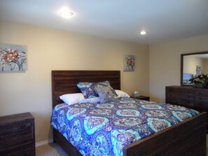 5 bedrooms, free WiFi, bed sheets, wheelchair access