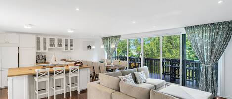 تلفزيون ذكي، كُتُب، ستيريو