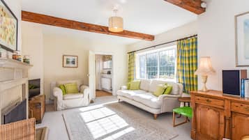 Smart TV, books, stereo