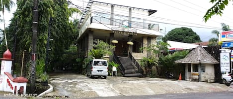 Fachada de la propiedad