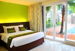 Deluxe-Doppel- oder -Zweibettzimmer, 1 King-Bett, Nichtraucher, Poolblick | Hochwertige Bettwaren, Daunenbettdecken, Bügeleisen/Bügelbrett