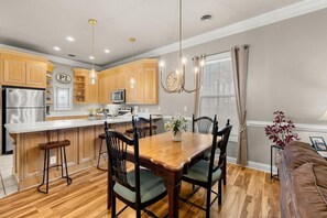 Dining - Avian Forest Golf, Beach, and Resort Paradise (Pawleys Island)