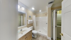 Bathtub, hair dryer - Seaside Haven at Greenhaven 4BR Pool Beach Golf (Pawleys Island)