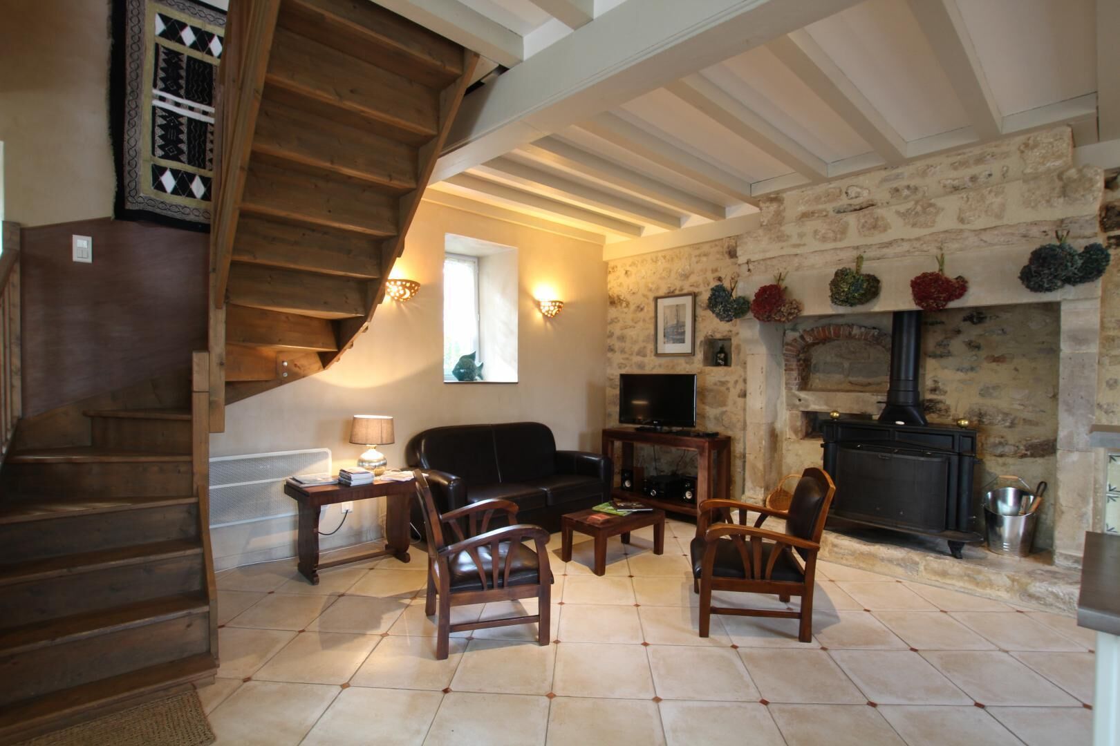 Smart TV, fireplace, books