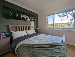 1 habitación, tabla de planchar con plancha, wifi gratis y ropa de cama