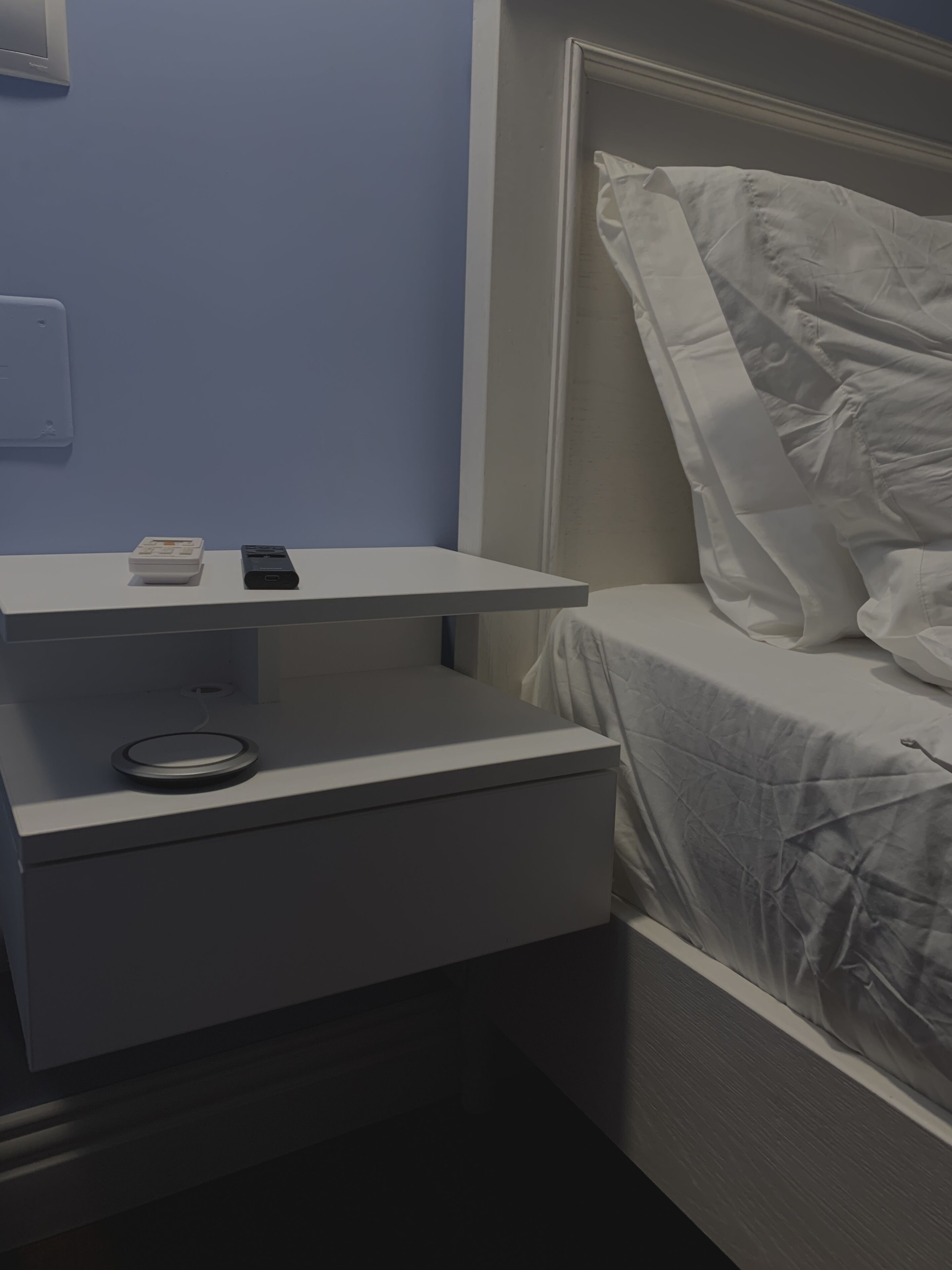 1 غرفة نوم ومكواة/لوح كي وملاءات أسرّة