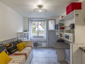 TV - Cozy studio for 4 in city center with kitchenette (Cauterets)