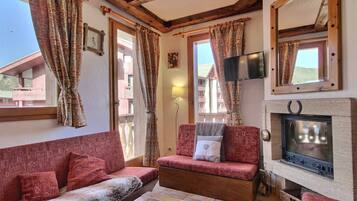 Televisie en een open haard