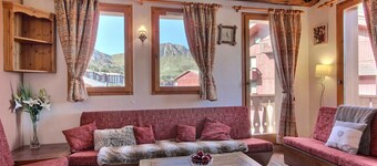 Spacious chalet for 11 ppl. ski-in/ski-out, pets allowed