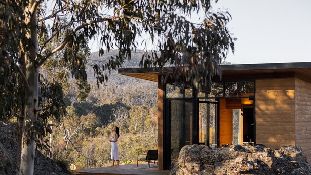 A modern house with a deck overlooking a mountainous landscape. - Wambal Cabin - luxury in the wilderness (Coxs Creek)