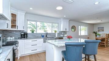 Coffee/tea maker, fridge, microwave, oven