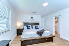 4 bedrooms, desk, iron/ironing board, travel crib