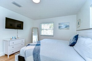 4 bedrooms, desk, iron/ironing board, travel cot