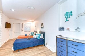 4 bedrooms, desk, iron/ironing board, travel cot