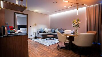 1 bedroom, in-room safe, blackout curtains, soundproofing