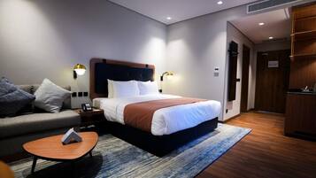 1 bedroom, in-room safe, blackout curtains, soundproofing