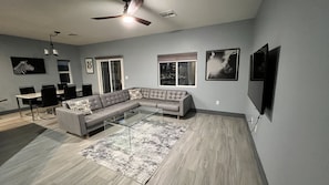 Smart TV - Contemporary Family & Business Friendly House with Pool (Las Vegas)