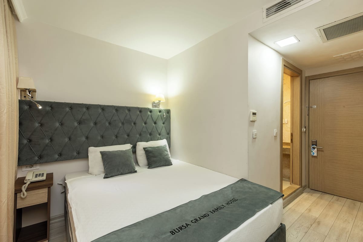 Standard Double Room | Free WiFi, bed sheets