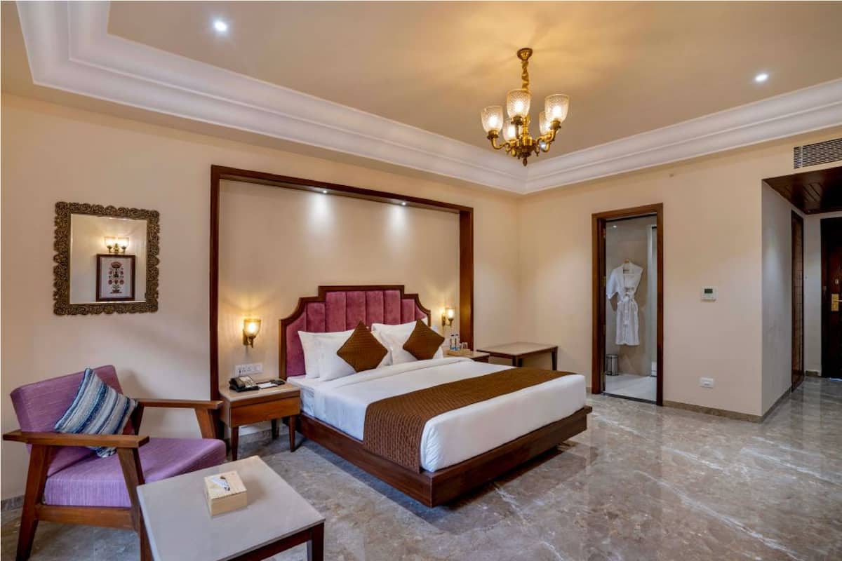 Superior Single Room | 1 bedroom, premium bedding, minibar, in-room safe