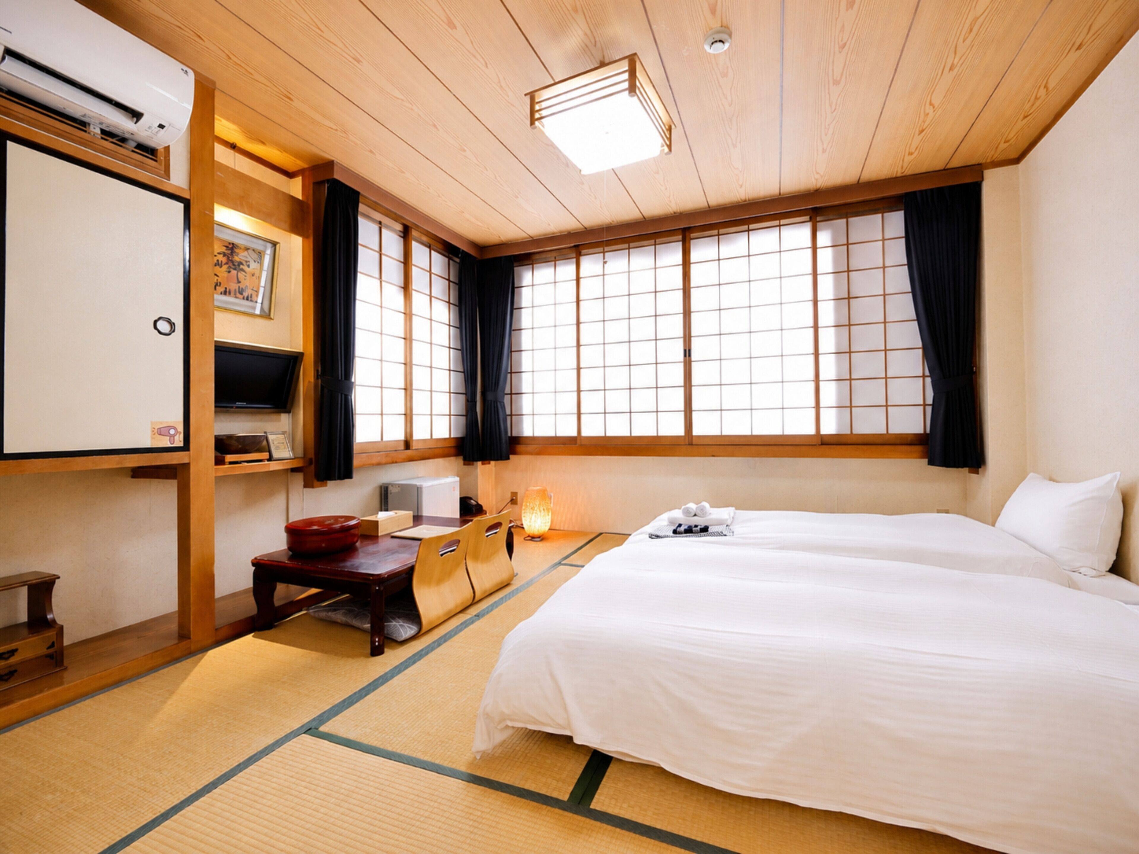 Standard Double or Twin Room | Down comforters, desk, WiFi (free)