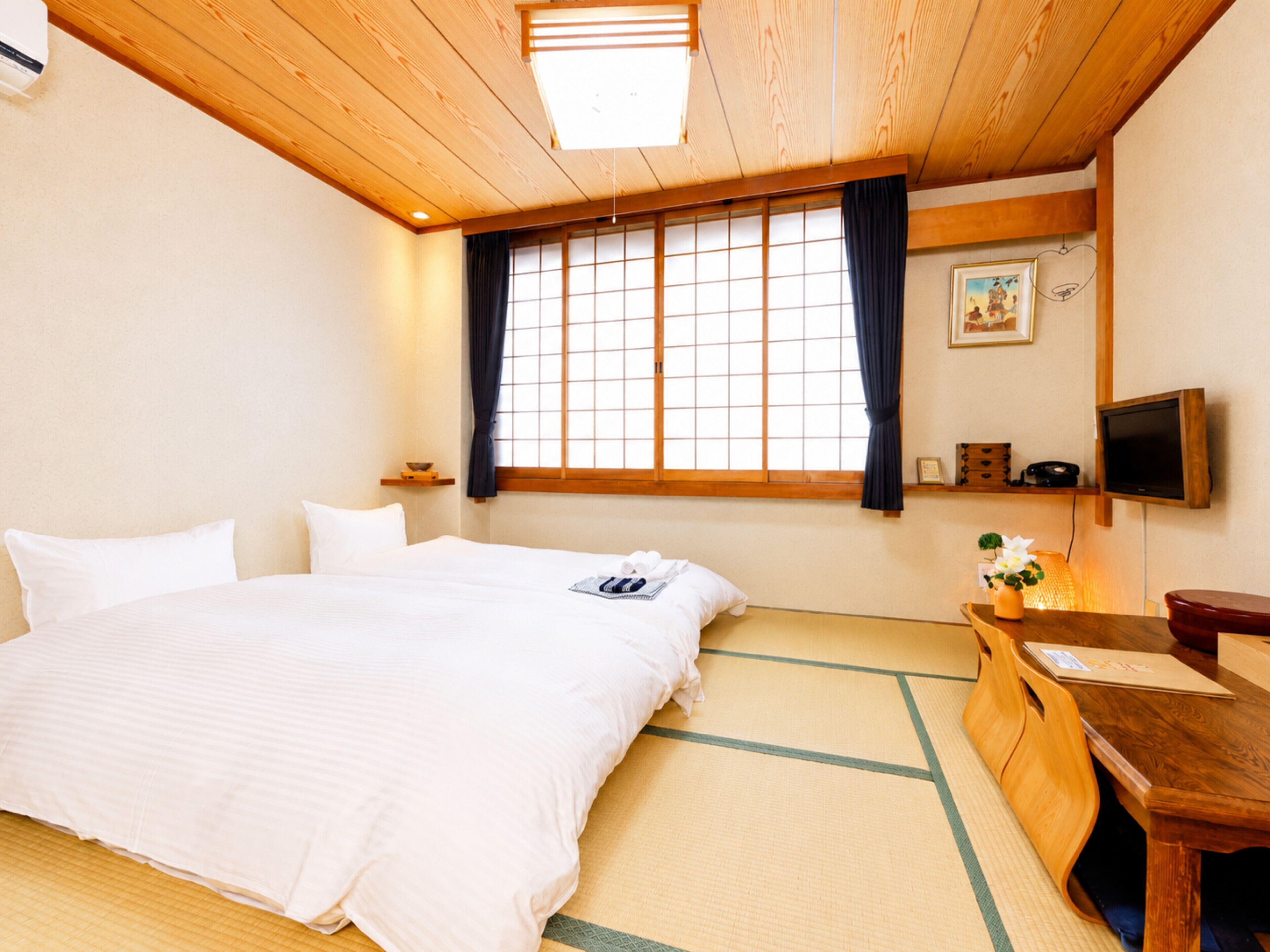 Standard Room | Down comforters, desk, WiFi (free)