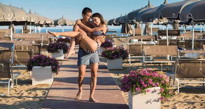 Holiday apartment with terrace and air conditioning