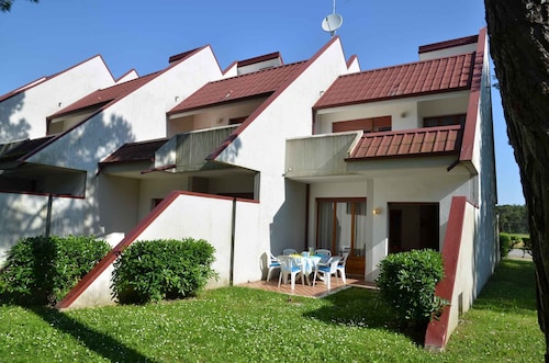 Holiday apartment with terrace and air conditioning