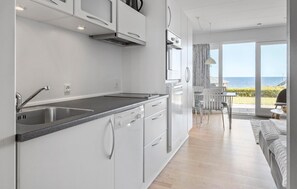 Geladeira, cooktop, lava-louças, cafeteira/chaleira