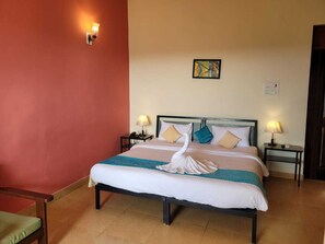 Pillow-top beds, minibar, in-room safe, blackout curtains - Palmarinha De Goa unit of GKP Real Estat (Calangute)