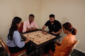 32-inch flat-screen TV with satellite channels, TV, computer monitors - Palmarinha De Goa unit of GKP Real Estat (Calangute)
