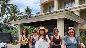 A group of people walking on a patio with a building in the background. - Palmarinha De Goa unit of GKP Real Estat (Calangute)