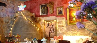 Room in a beautiful rural house from the 17th century in Cuenca.