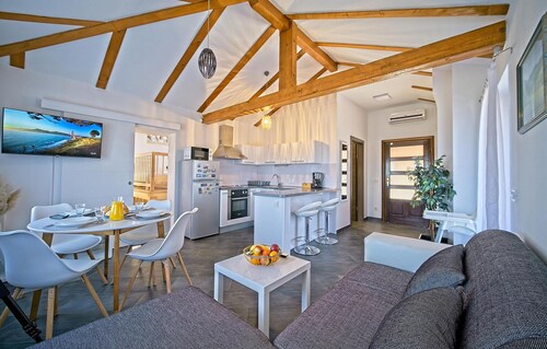 Awesome home in Kraj Donji with WiFi