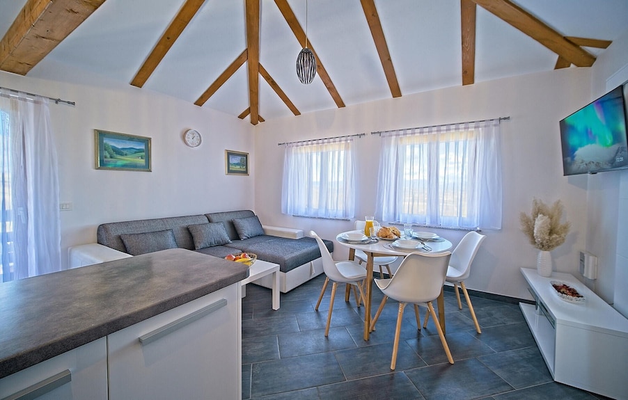2 Bedroom Beach Front Home In Kraj Donji - Jesenice