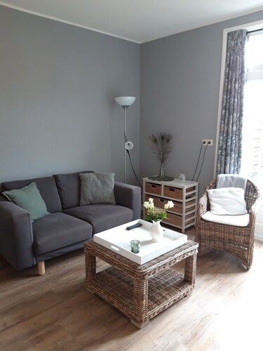 Cozy holiday apartment 100 m from the dike and the beach