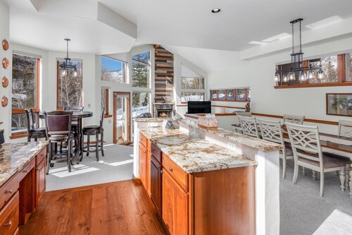 New! East Vail Home | Vail Village On Bus Loop | 4 Masters | VIEWS!