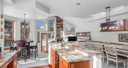 New! East Vail Home | Vail Village On Bus Loop | 4 Masters | VIEWS!