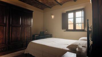 2 bedrooms, in-room safe, iron/ironing board, travel crib