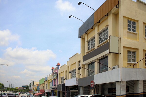 Front of property - Hotel O Prima Saujana Budget Hotel (Kajang)