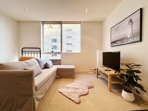 1 bedroom, WiFi, bed sheets - Luxe Central City QV Apartment with Indoor Pool & Gym (Melbourne)
