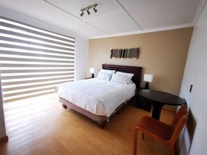 خزنة داخل الغرفة