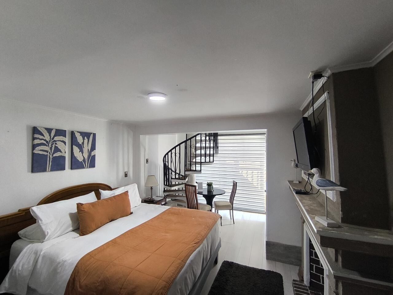 Classic Quadruple Room | In-room safe, bed sheets