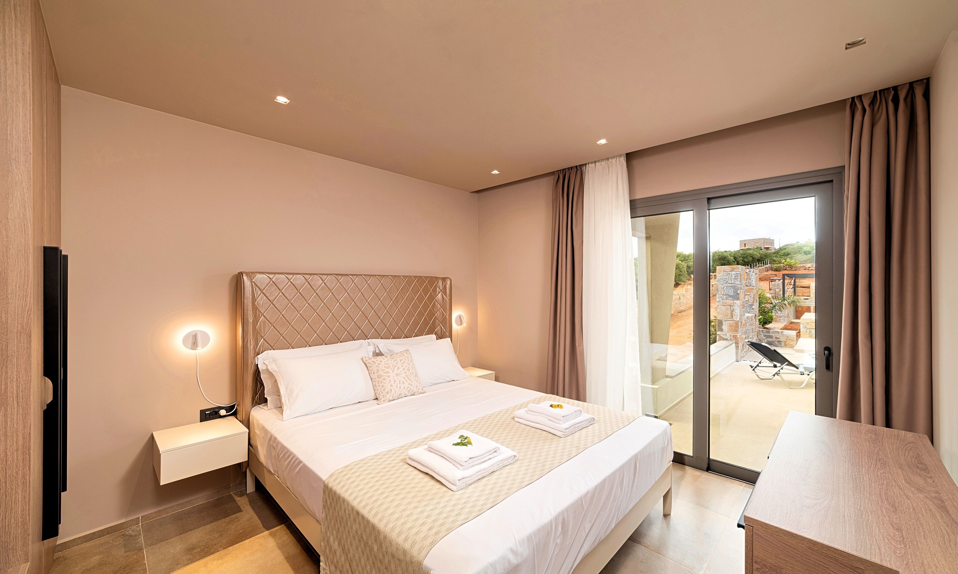 5 Schlafzimmer, Zimmersafe, Bügeleisen/Bügelbrett, Reisekinderbett